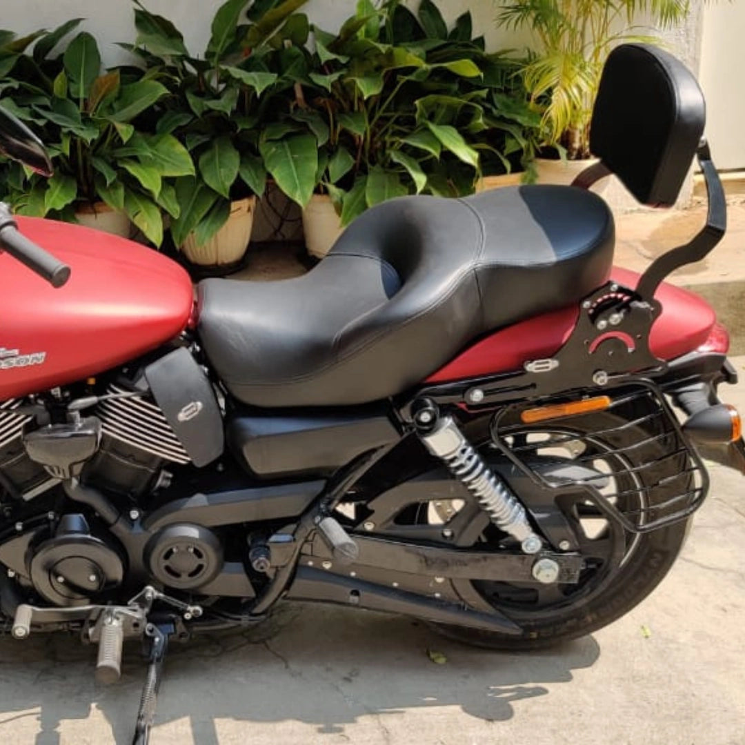 AeeDEA adjustable backrest installed on a red motorcycle