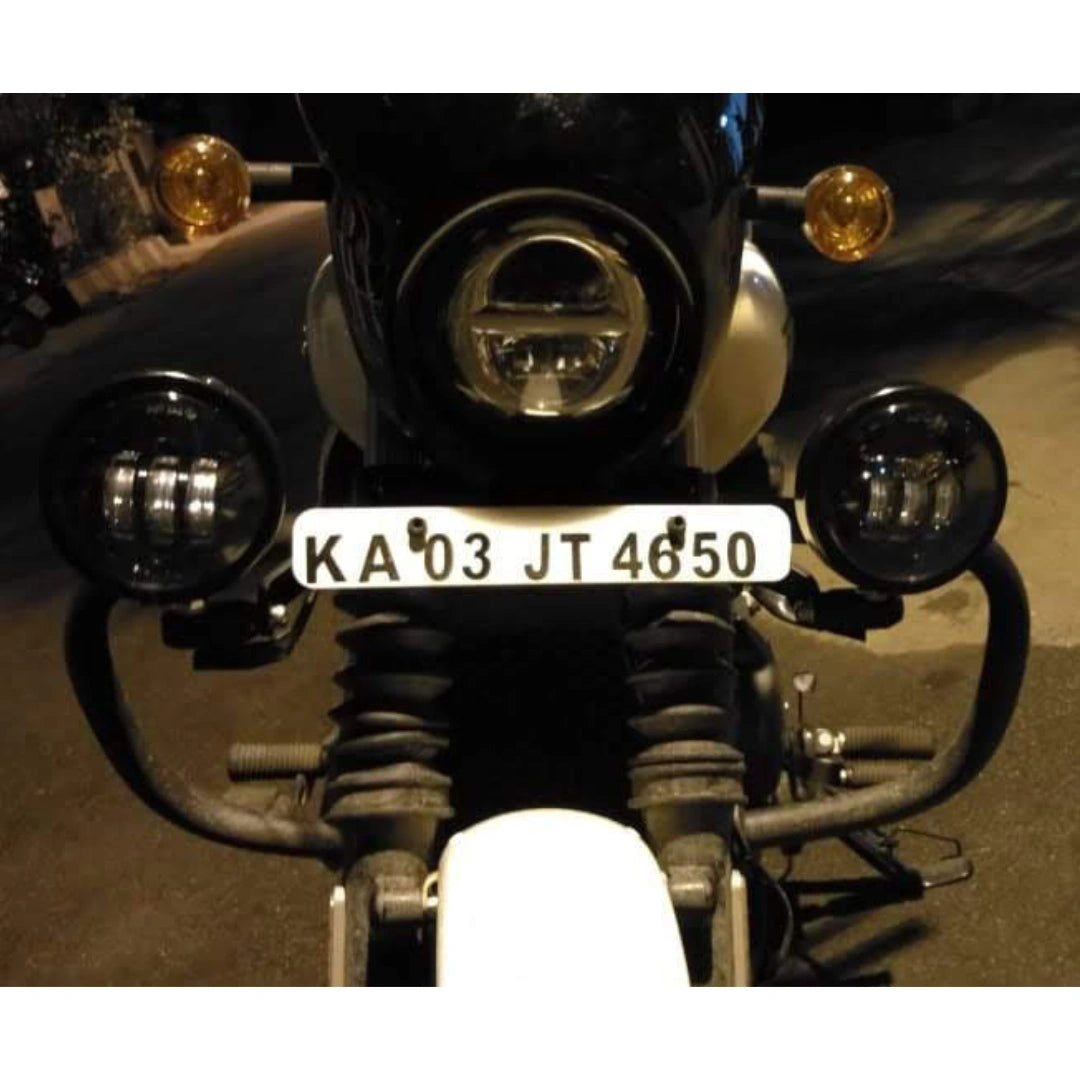 Motorcycle fitted with auxiliary lights using AeeDEA fork-mounted brackets