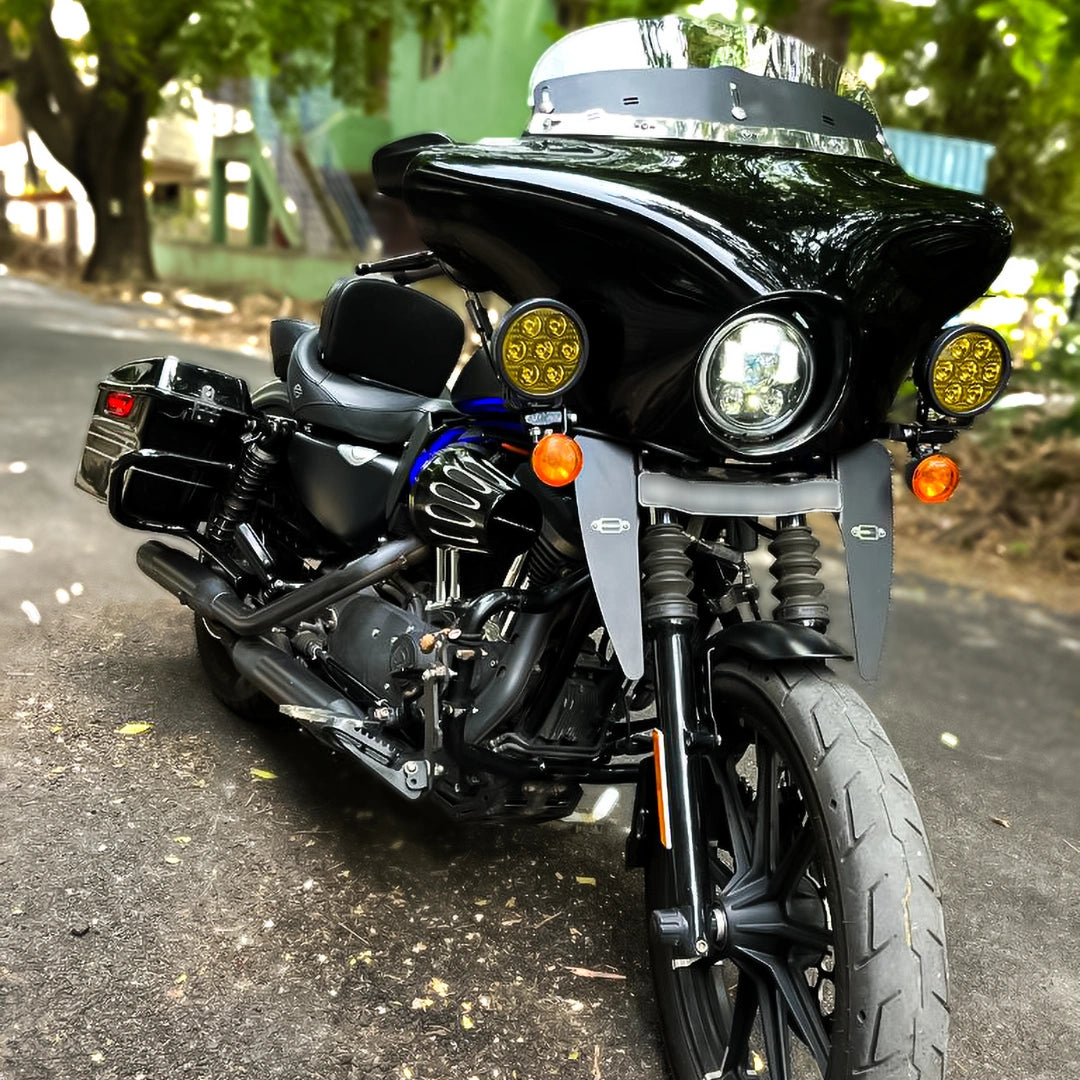 Front view of motorcycle fitted with a Batwing fairing
