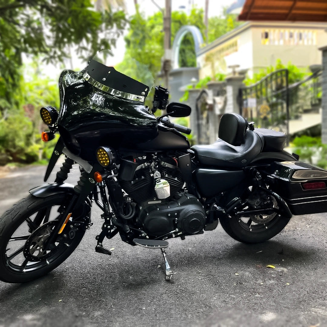 Motorcycle fitted with AeeDEA forward control footboards, viewed from the front