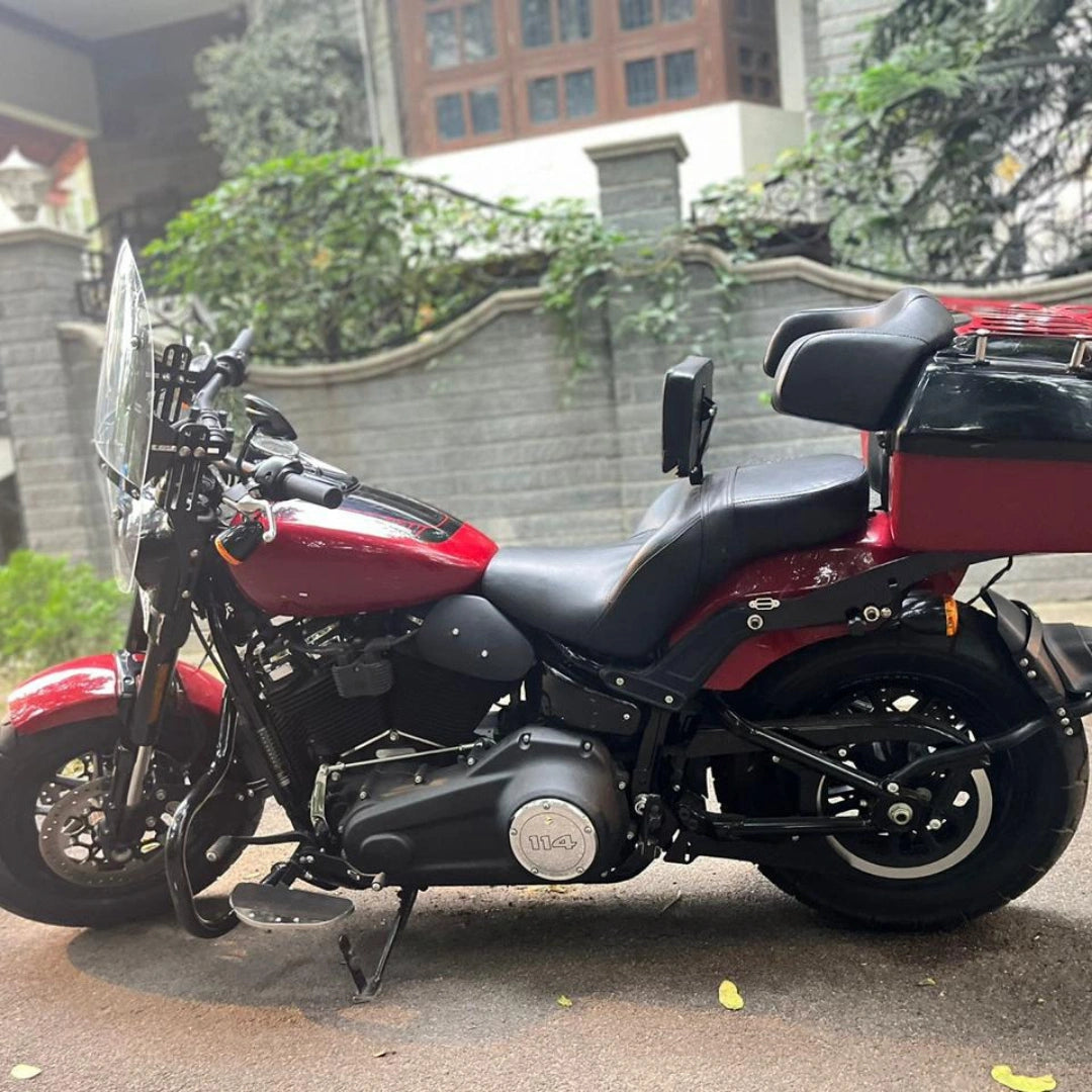 Motorcycle fitted with AeeDEA jumbo forward control footboards