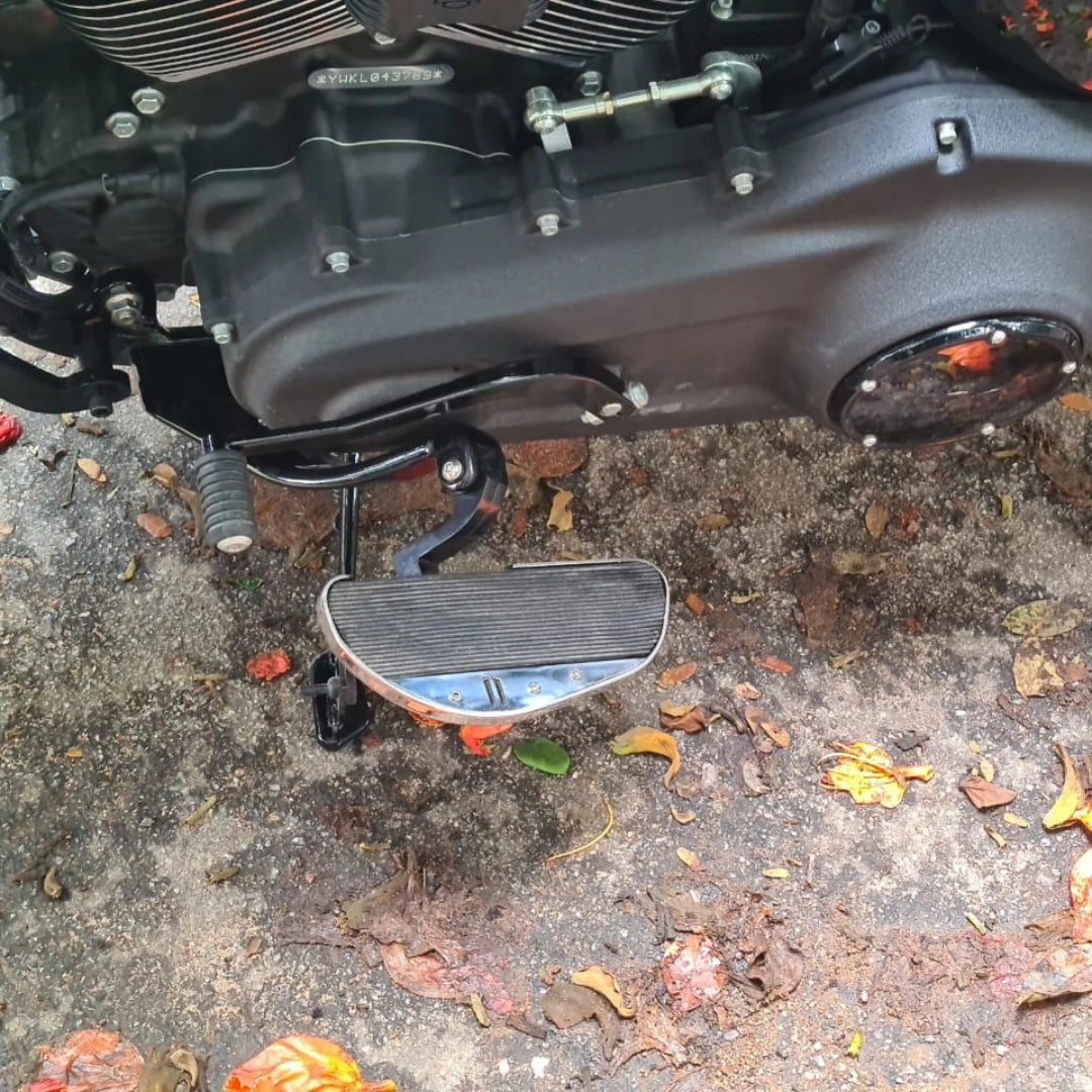 Side view of a motorcycle fitted with AeeDEA mid-mount rider footboards