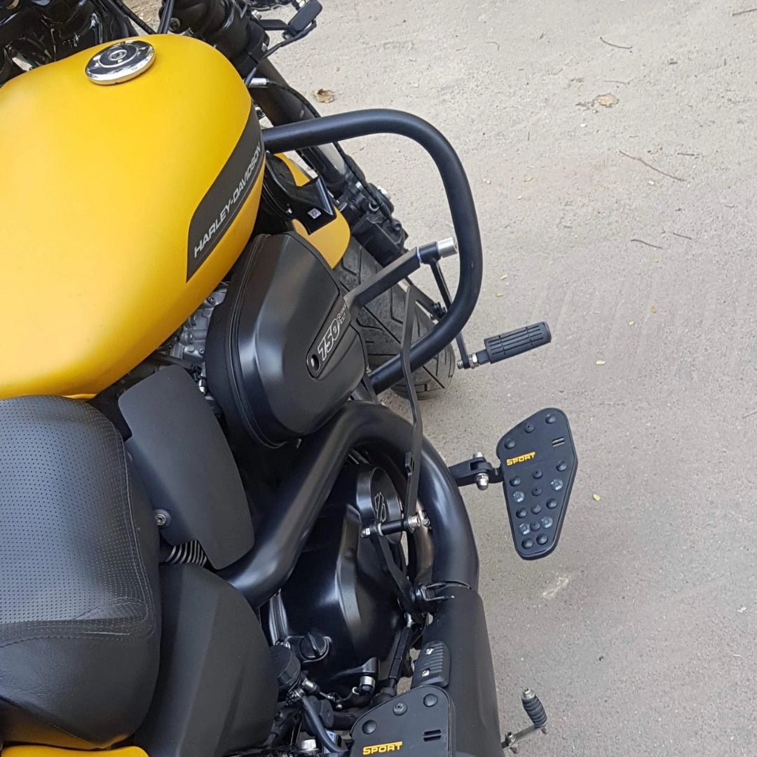 Motorcycle fitted with AeeDEA forward control footboards