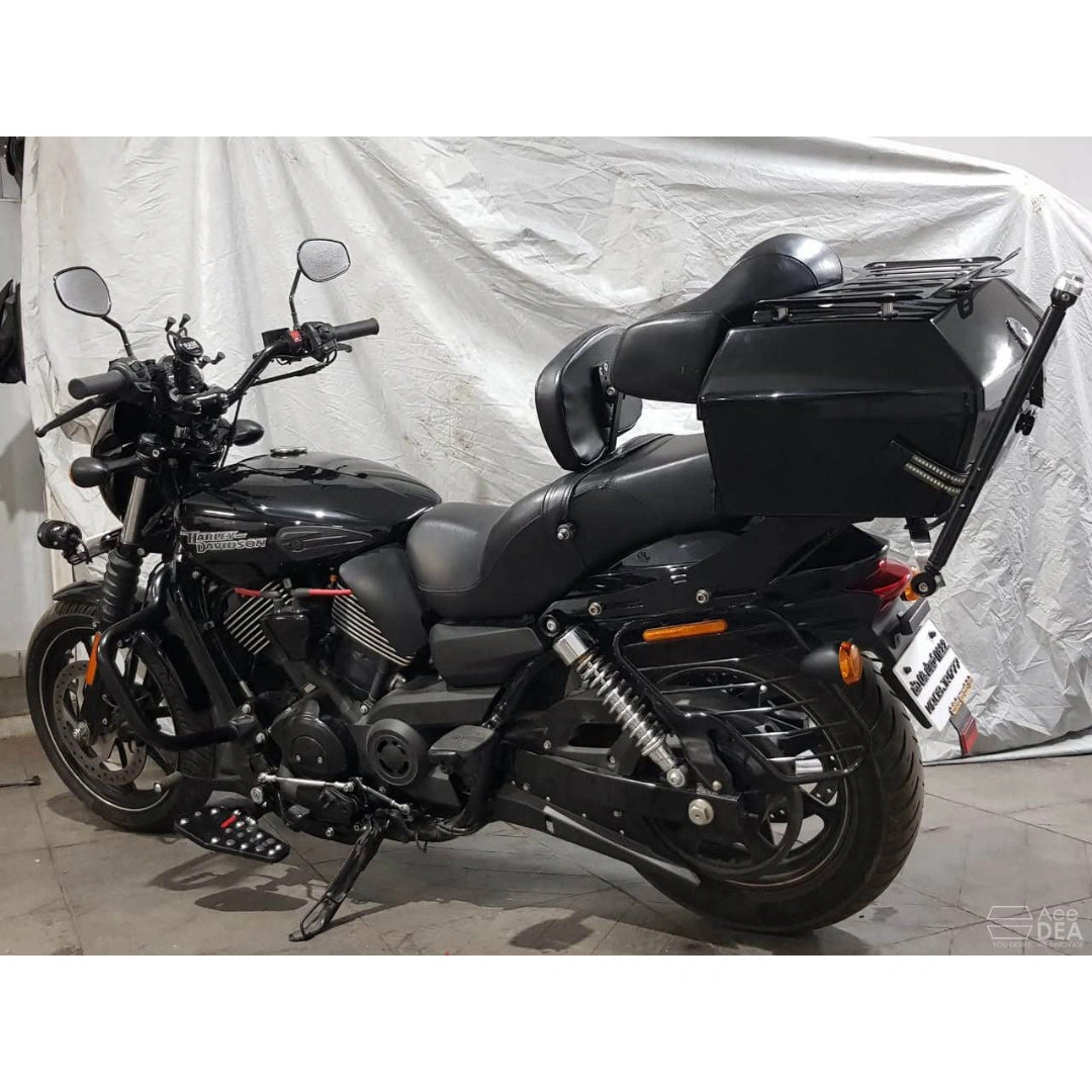 Motorcycle fitted with AeeDEA forward control footboards