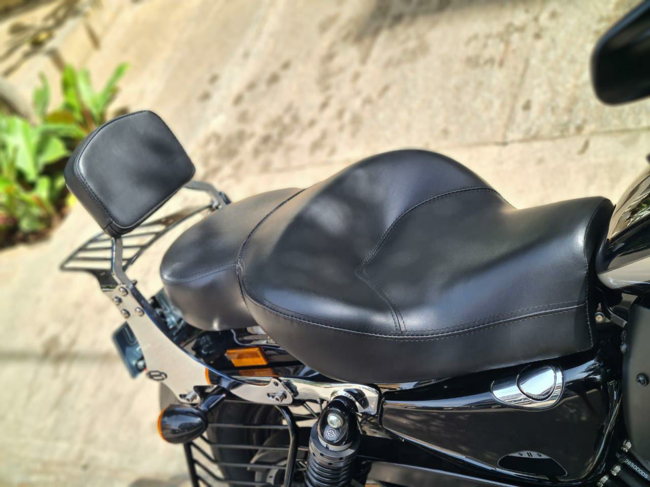 Custom 1200 – Full Seat Optional Rider Backrest