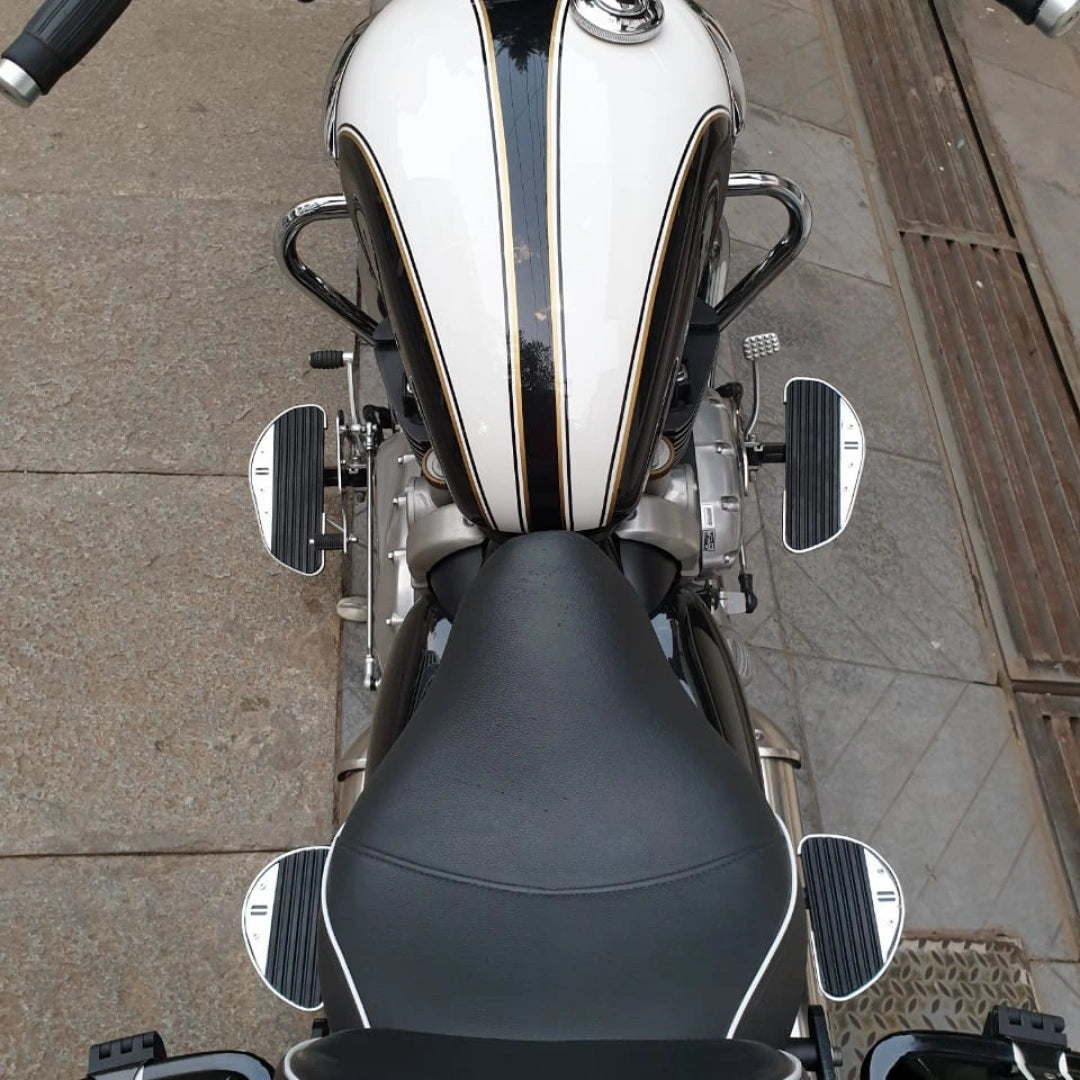 Close-up of the footboard and mounting position beside the engine