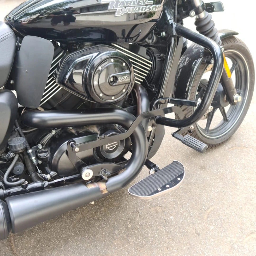 Motorcycle fitted with AeeDEA extended forward foot controls and rider footboards