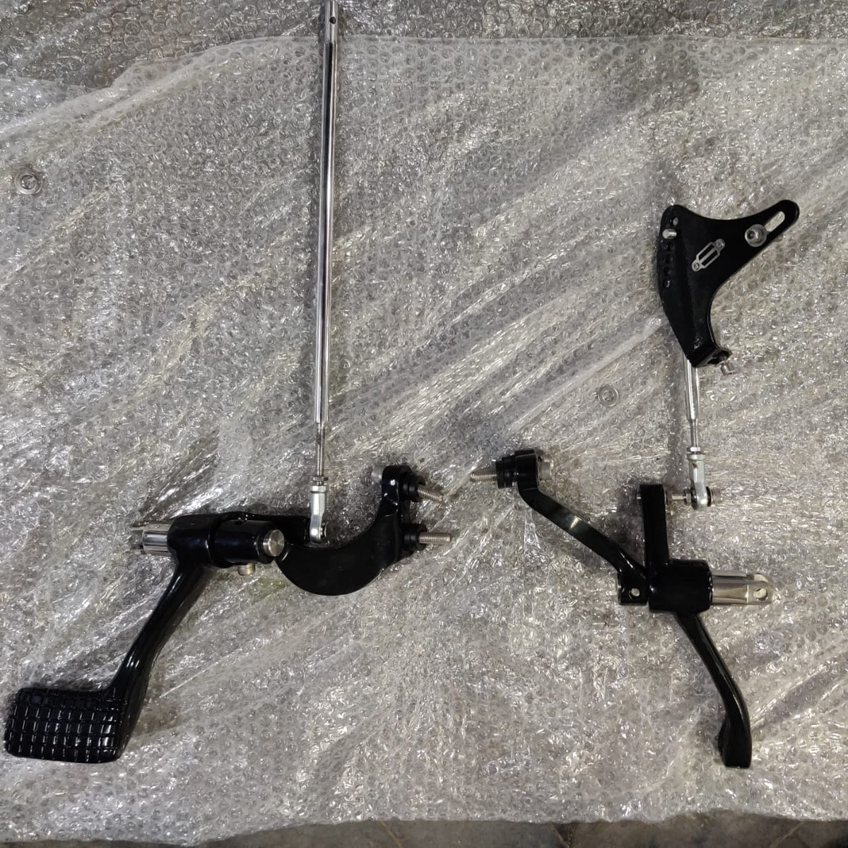 Forward foot controls kit with brake pedal, gear lever, shafts, connecting rods and mounting brackets