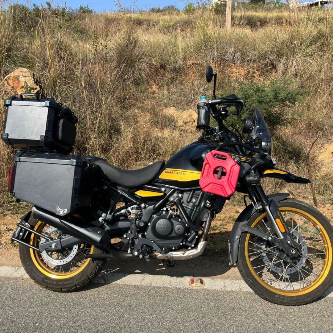 Royal Enfield Himalayan 450 fitted with AeeDEA bottle holder near the handlebar and touring luggage