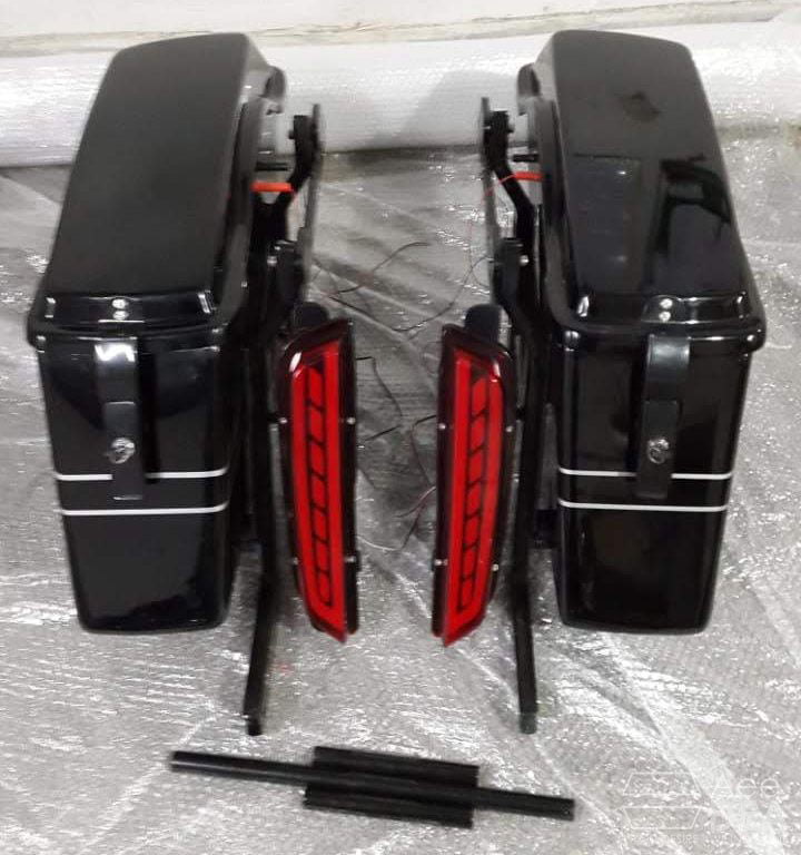 Street Bob 2018- Side Panniers