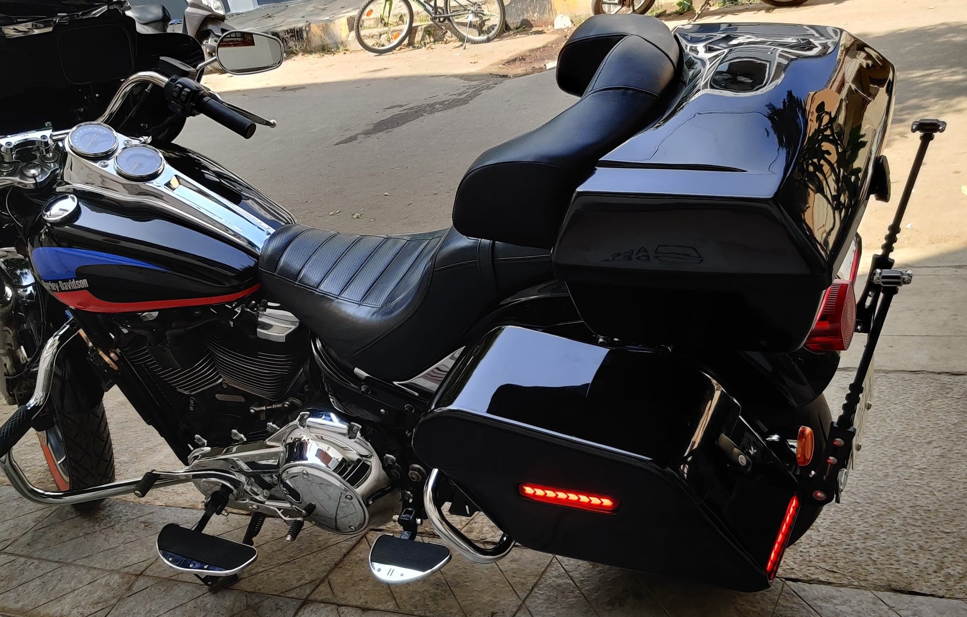 Low Rider – Touring Top Box