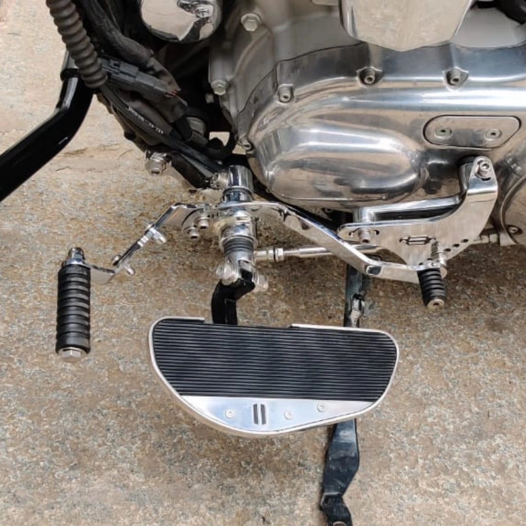 Jumbo rider footboard fitted beside the motorcycle engine