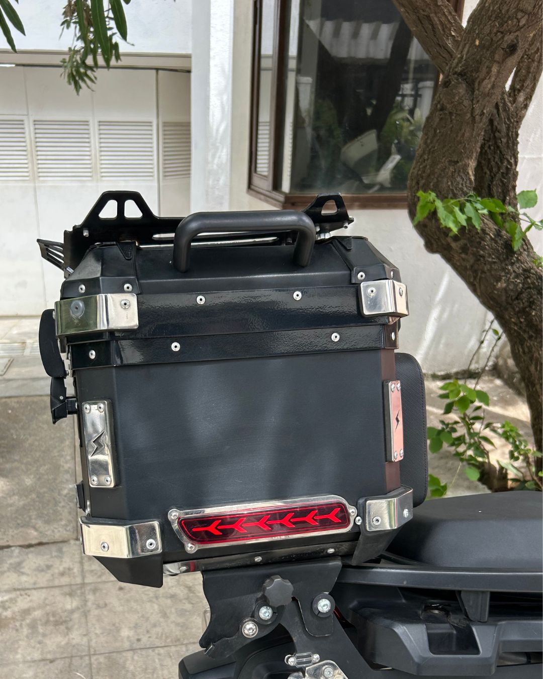 AeeDEA aluminum touring top box mounted on Pan America with carry handle