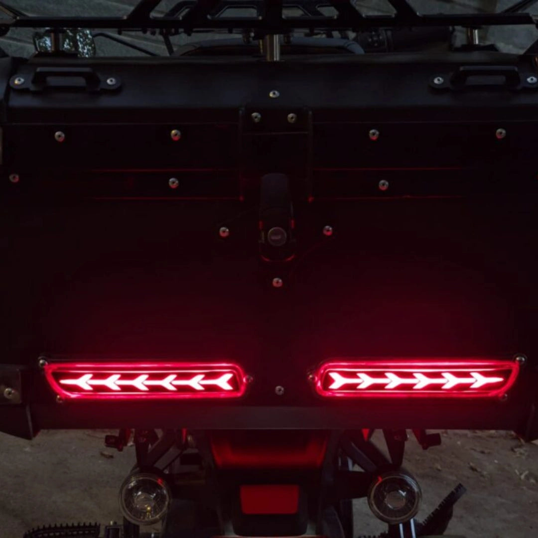 AeeDEA touring top box showing illuminated rear LED lights