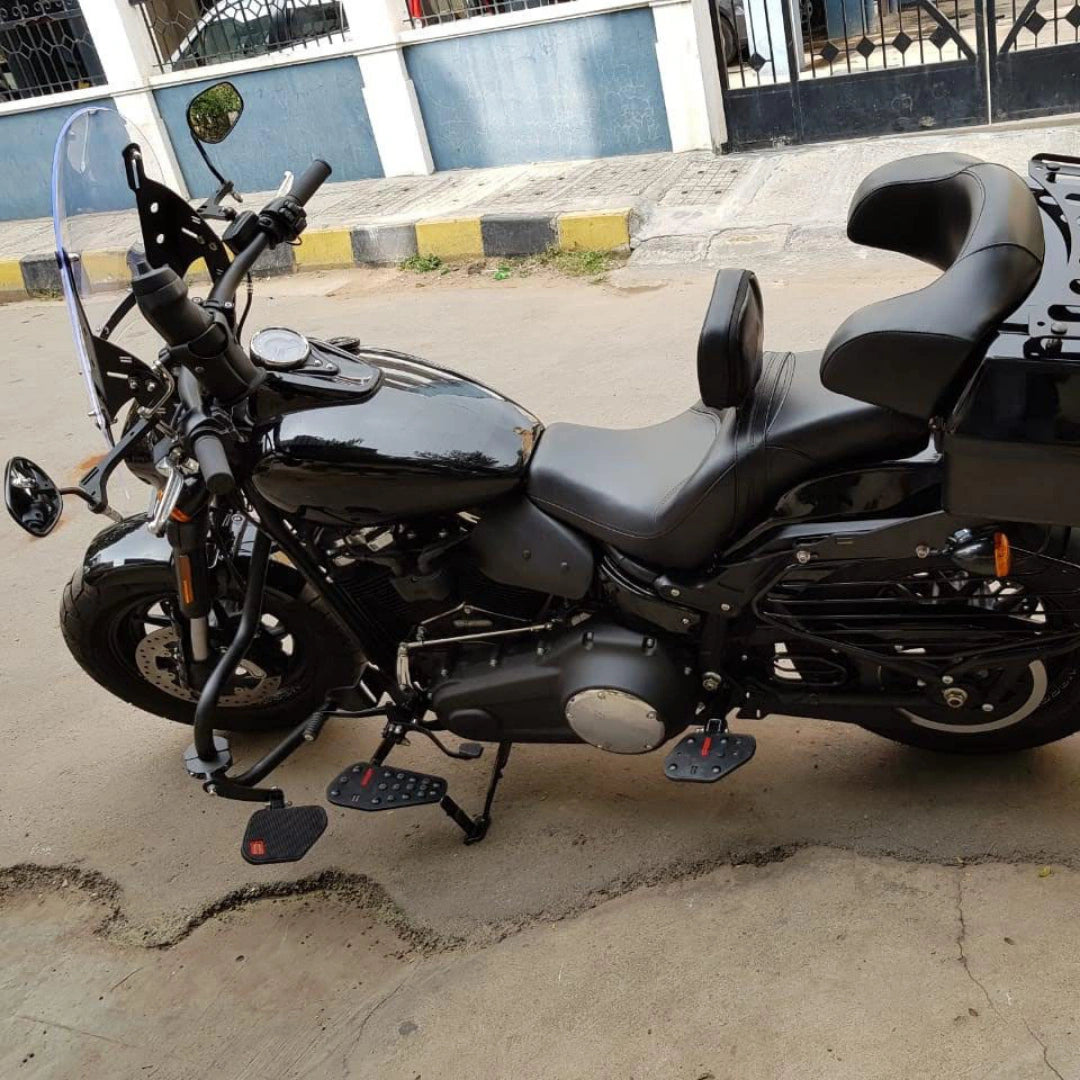 Close-up of the Sports-style footboard and its motorcycle mounting position