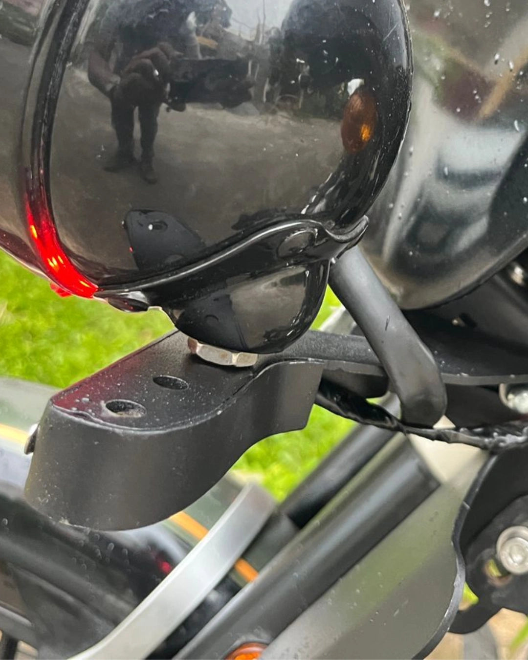 AeeDEA auxiliary light mount installed near the fork of Royal Enfield Super Meteor 650