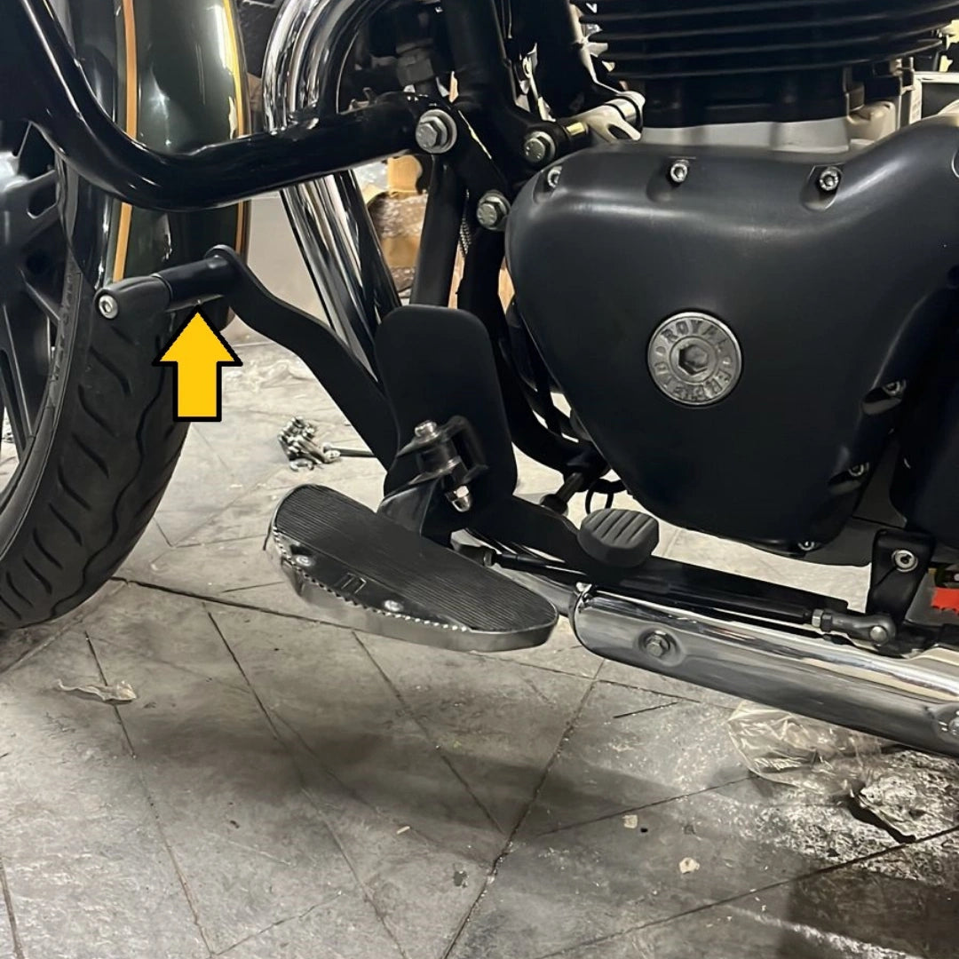 AeeDEA gear lever extender installed near the foot controls of Super Meteor 650