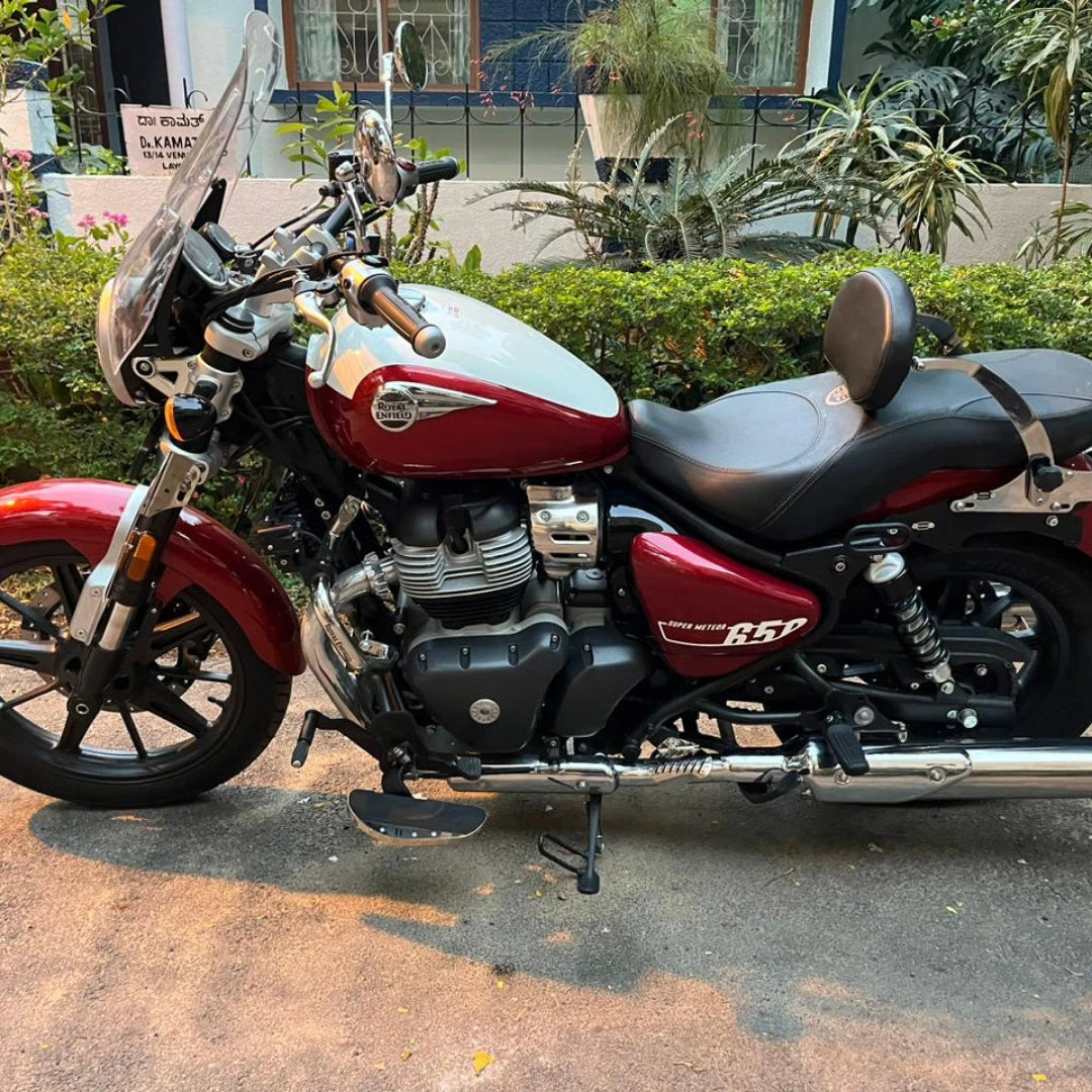 AeeDEA handlebar reacher installed on Royal Enfield Super Meteor 650