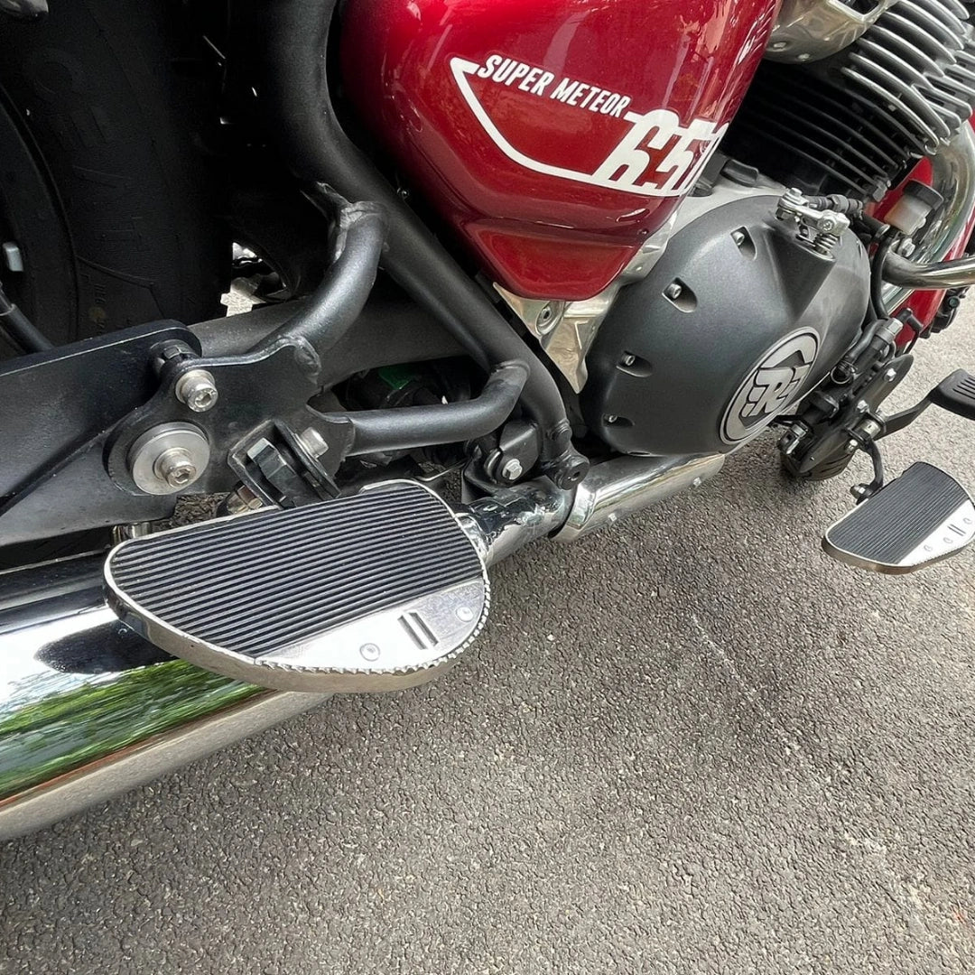 AeeDEA pillion footboard installed on Royal Enfield Super Meteor 650