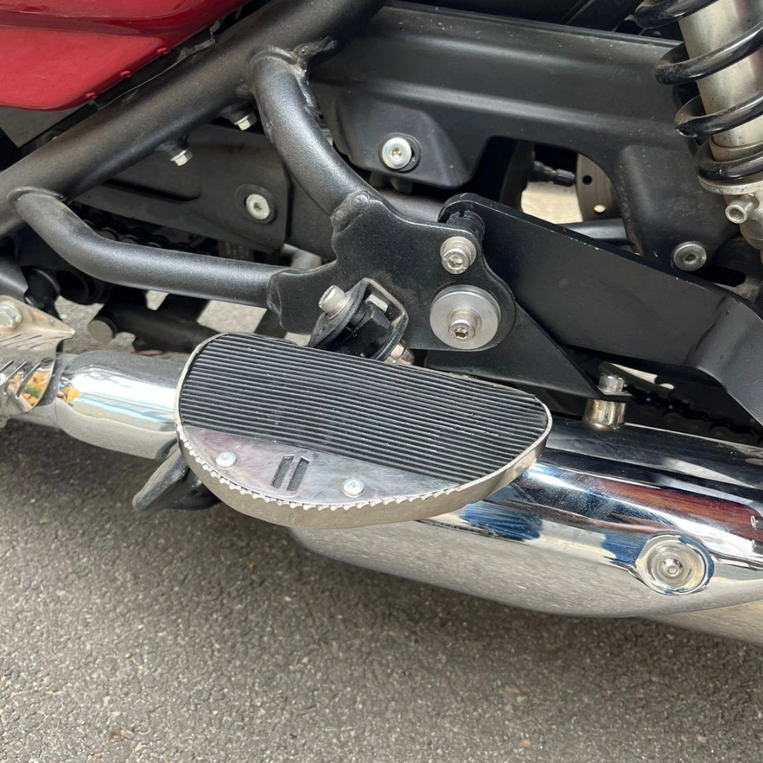 Close-up of AeeDEA pillion footboard installed on Super Meteor 650
