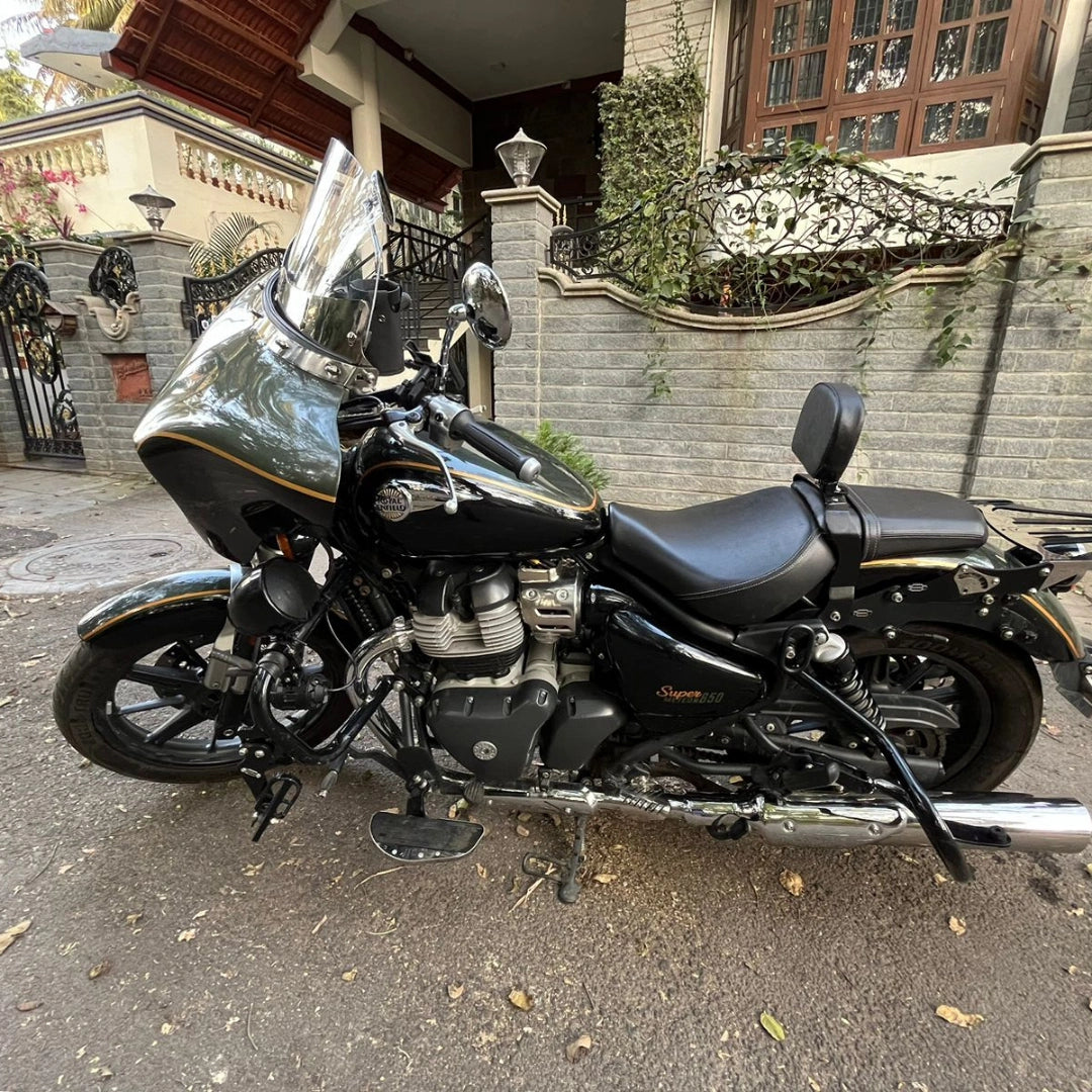 AeeDEA rider backrest installed on Royal Enfield Super Meteor 650