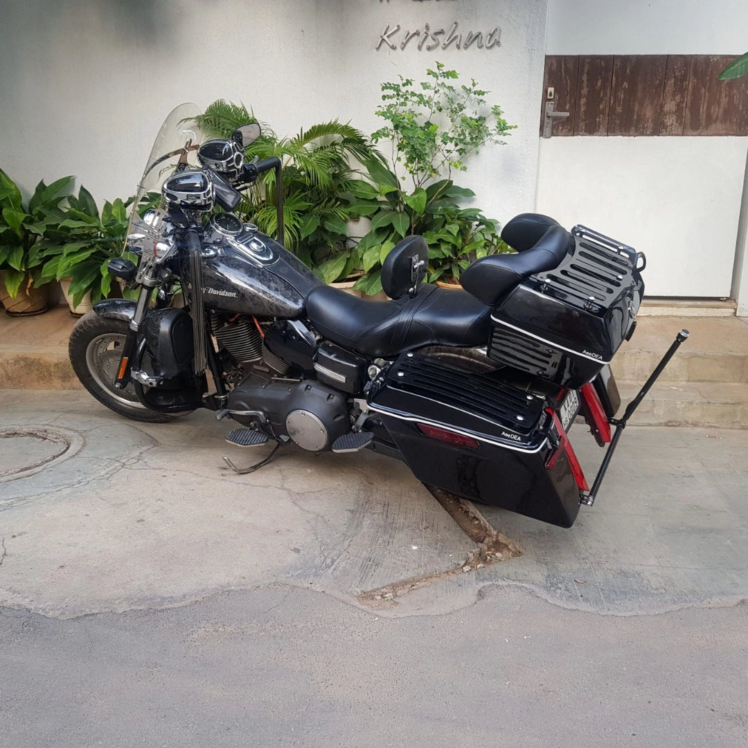 AeeDEA top rack installed on the rear Touring Top Box of Royal Enfield Super Meteor 650