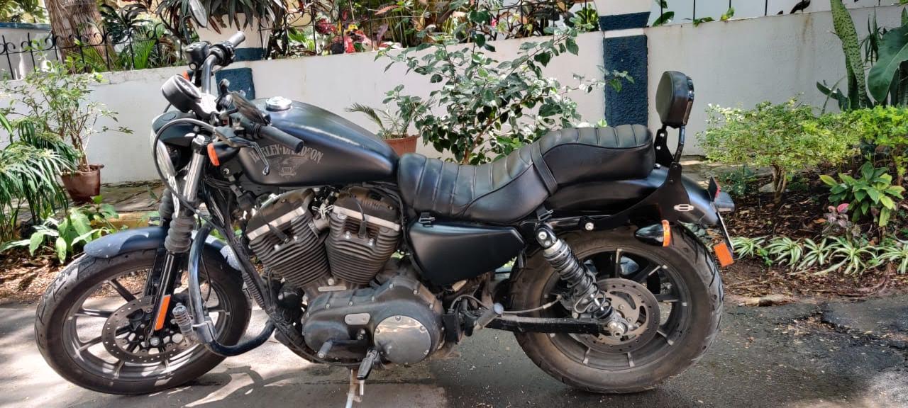 IRON 883 – Pillion Backrest – Moulded Backrest Stout and Tall