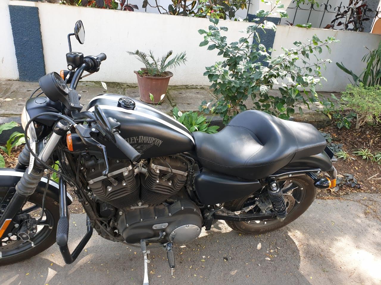 IRON 883 – Full Seat Optional Rider Backrest