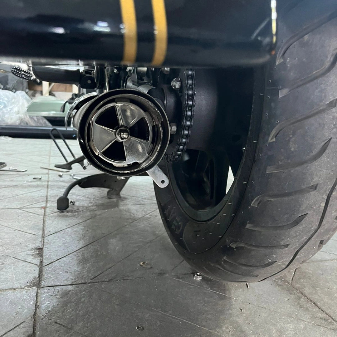 Side profile of AeeDEA stainless steel exhaust for Royal Enfield Super Meteor 650