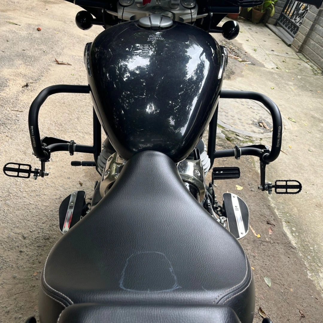 Adjustable Highway Pegs improving rider comfort and control while cornering on Super Meteor 650