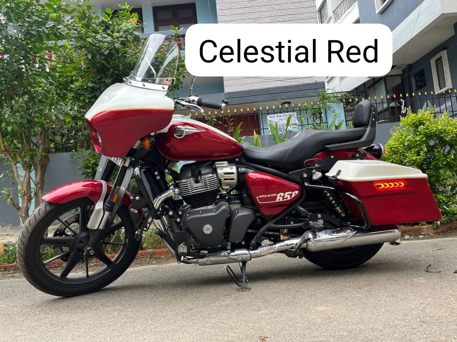 Lockable Retro Side Panniers for Royal Enfield Super Meteor 650