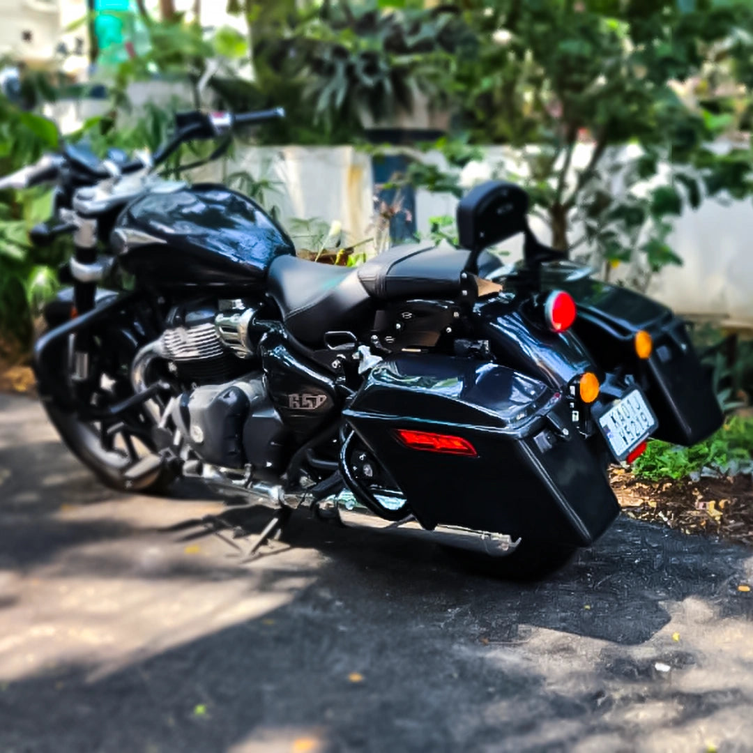Front angle of Royal Enfield Super Meteor 650 fitted with AeeDEA Retro Side Panniers